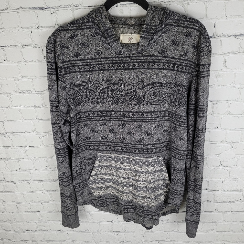 ON THE BYAS | paisley kangaroo pocket hoodie shirt